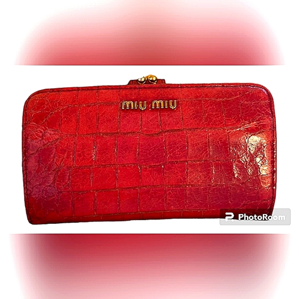 MIU MIU RED PATENT LEATHER CROC PRINT KISS LOCK/ ZIPPER LONG WALLET  EUC